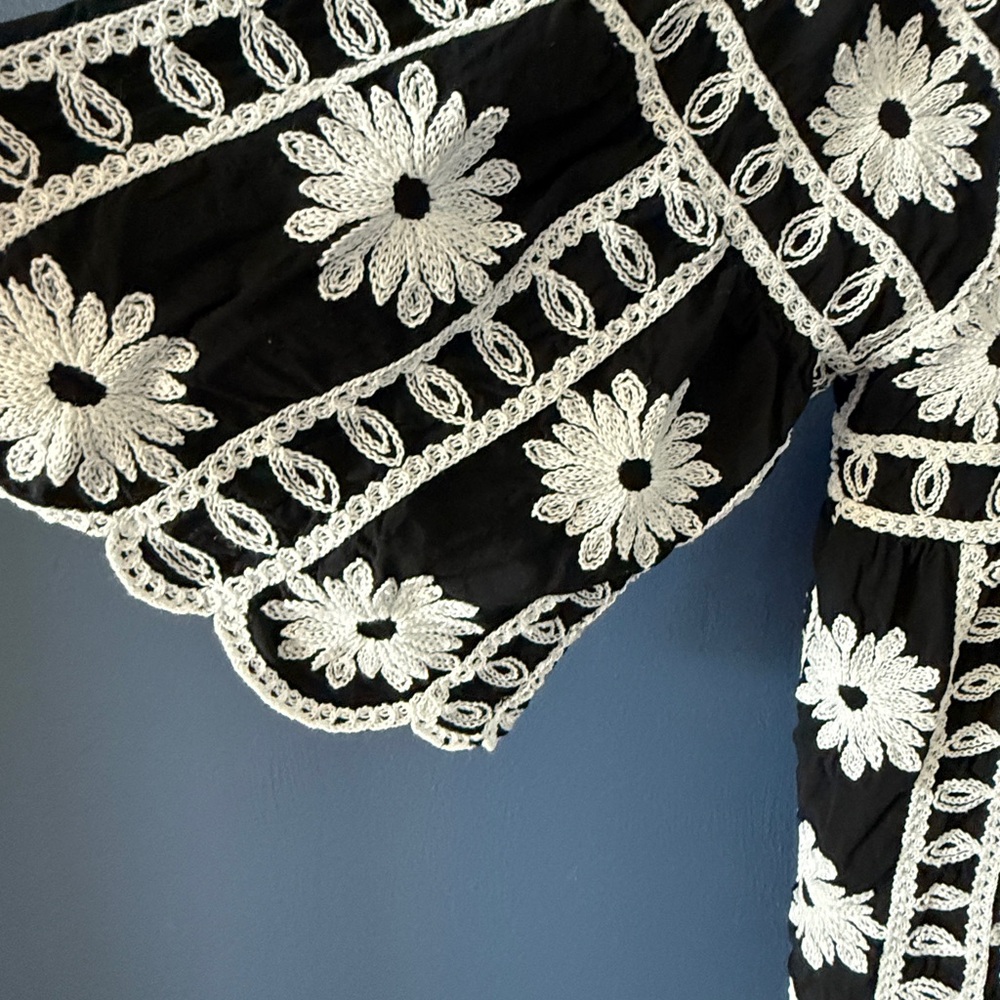 Chic Black and White Floral Women's Blouse - Picture 7 of 12